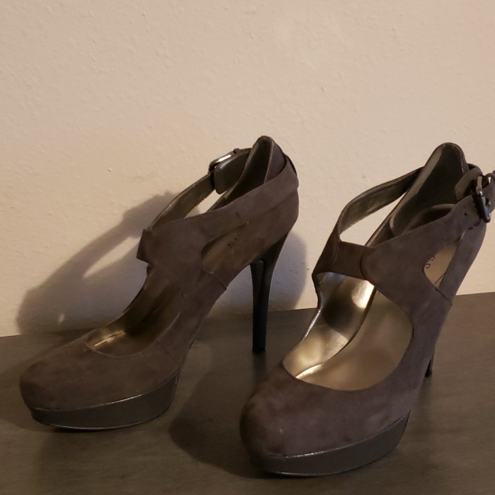 Shoes - Picture 2 of 5